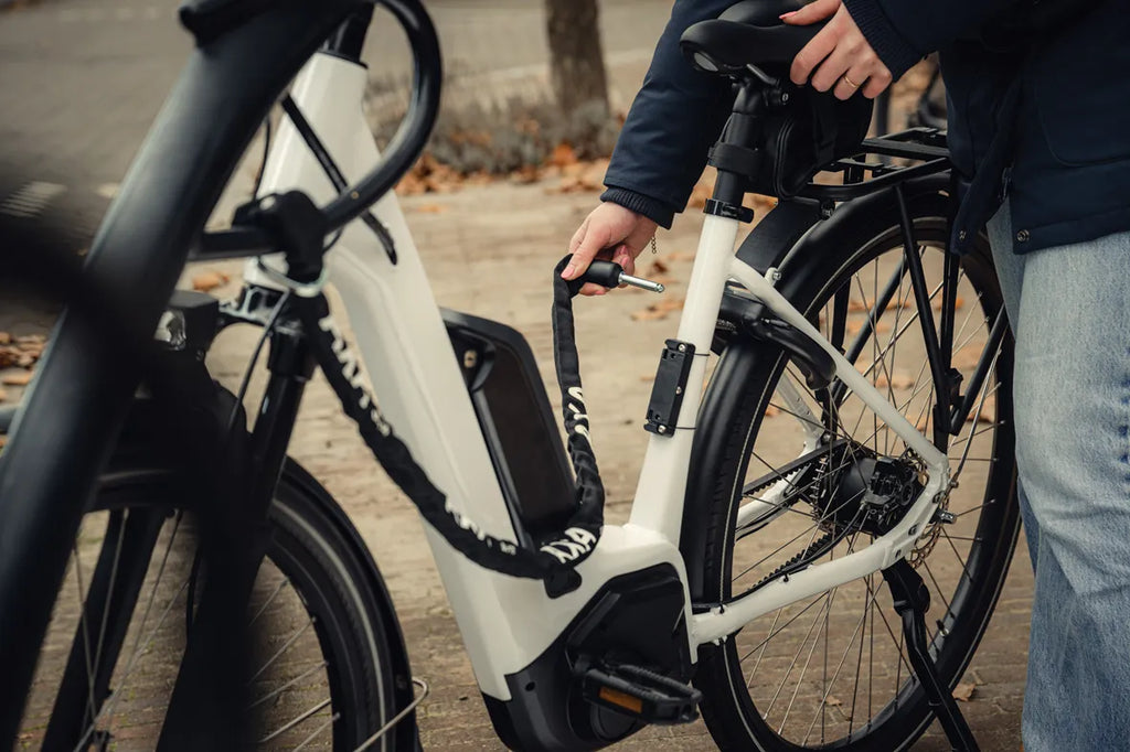 AXA ULC 5.5-130 Chain Lock with Saddle Bag